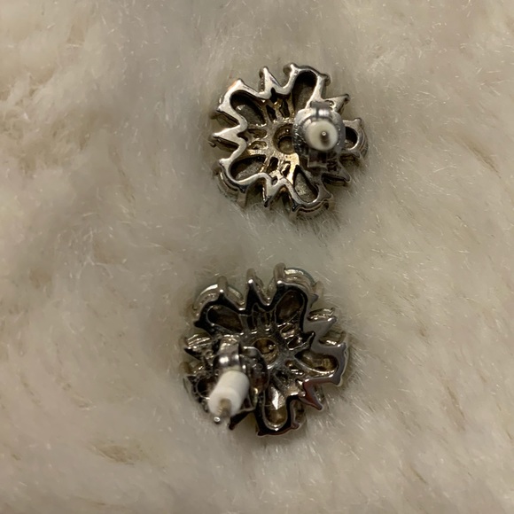 Simply Vera (Vera Wang)-white gold earrings - Picture 4 of 8